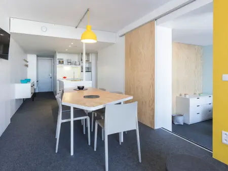 Appartement rénové 3 pièces avec balcons, WIFI, proche centre station - Photo 8