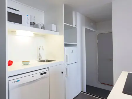 Appartement rénové 3 pièces avec balcons, WIFI, proche centre station - Photo 11