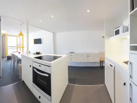 Appartement rénové 3 pièces avec balcons, WIFI, proche centre station - Photo 12