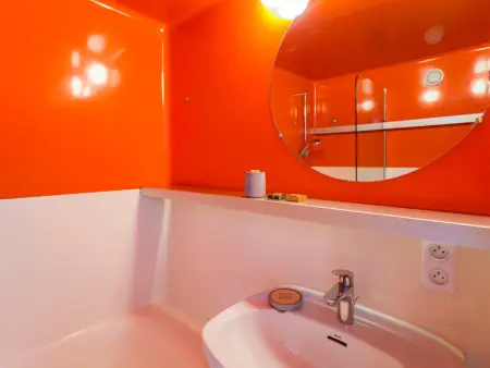 Appartement rénové 3 pièces avec balcons, WIFI, proche centre station - Photo 14