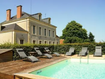 Gite à Cérilly,Maison rénovée 19è, piscine chauffée, sauna, spa, grand parc, proche de la nature spacieuse et tout confort. FR-1-489-399 N°856463