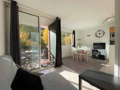 Appartement à Briançon, Studio confortable avec coin nuit pour 4 pers, à 100m de la télécabine et 200m du centre, parking inclus - L962043