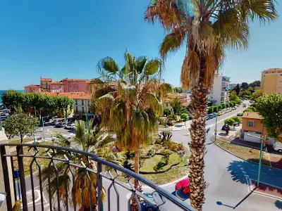 Appartement à Menton, Studio climatisé avec terrasse ensoleillée, proche plages et centre, Menton - L901011