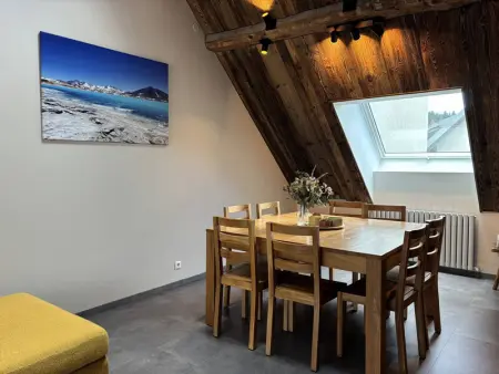 Maison moderne et chaleureuse au cœur du village avec mezzanine et poêle à bois - Photo 1