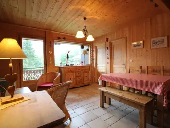 Chalet a Les Carroz d'Arâches,Chalet cosy 3 chambres pour 6 personnes à Arâches-la-Frasse, proche centre village et pistes. FR-1-572-129 N°856676