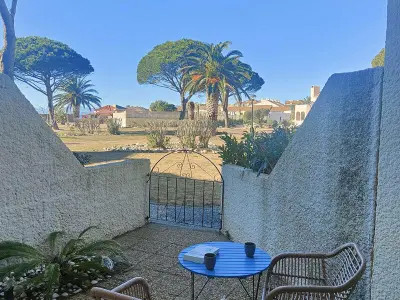 Appartement à Port Barcarès, Appartement T2 confortable pour 4 pers, RDC, terrasse, parc arboré, piscine, WIFI, parking gratuit - L901076