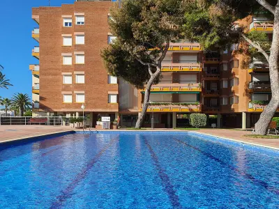 Appartement à Torredembarra, Appartement en bord de mer avec 4 piscines, parking privé et Wi-Fi à Torredembarra - L901246