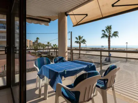 Appartement à Torredembarra, AT118 Solarium Mar: Apartamento en primera línea del mar dispone de una piscina comunitaria - L901259