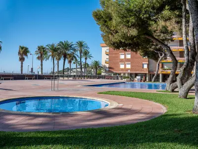 Appartement à Torredembarra, AT046 Els Pins I: Apartamento situado en primera línea del mar con 4 piscinas comunitarias - L901262