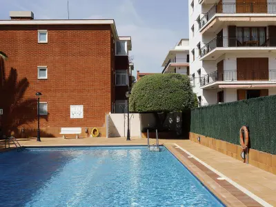 Appartement à Torredembarra, Appartement rénové avec piscine, proche plage et Marina, 3 chambres pour 6 personnes - L901299