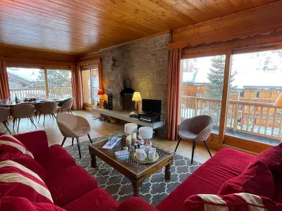 Appartement à Val d'Isère, Appartement rustique avec cheminée, terrasse et garage à Val d'Isère - L1011595