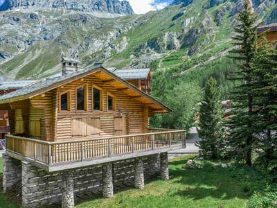 Location Chalet à Val d'Isère,Chalet typique indépendant aux prestations haut de gamme dans une ambiance intimiste avec cheminée et grande terrasse - N°856933