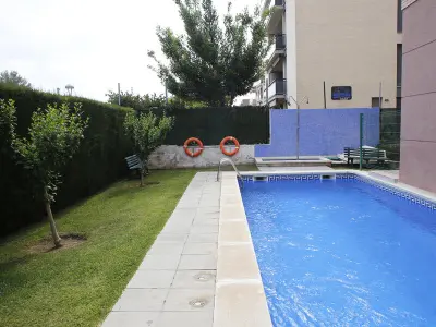 Appartement à Torredembarra, Appartement central, lumineux avec 2 chambres, piscine, jardin et parking, à 2 pas de la plage ! - L901514