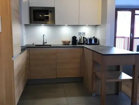 Appartement spacieux avec parking, balcon et accès piscine - Front de neige - Photo 4