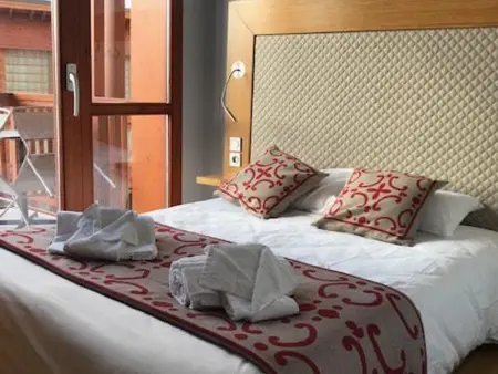 Appartement spacieux avec parking, balcon et accès piscine - Front de neige - Photo 9