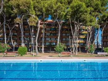 Appartement à Torredembarra, Appartement en 1ère ligne de mer avec terrasse, 2 piscines, parking et accès direct à la plage - L901650