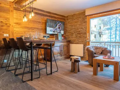 Appartement à Huez, Appartement rénové plein cœur Alpe d'Huez, proche pistes, parking gratuit - L901671