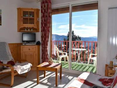 Appartement à Font Romeu Odeillo Via, Appartement 2 pièces cabine, plein sud, balcon, parking, à 800m du centre de Font-Romeu - L901706