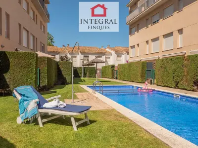 Maison à Calonge, Maison Familiale Duplex avec Terrasse, Piscine, Parking et Proche Plage - L857526