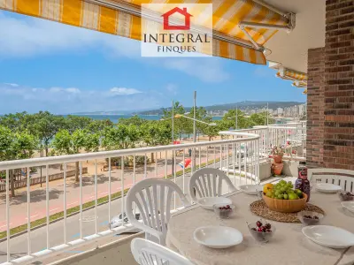 Appartement à Palamós, Spacieux appartement face à la mer avec terrasse, parking et Wi-Fi – 4 chambres, près du centre - L901747