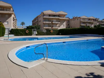 Appartement à Torredembarra, AT058 Les Dunes: Apartamento con una gran zona comunitaria que incluye un jardín y 2 piscinas - L901755