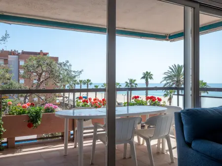 Appartement à Torredembarra, AT091 Els Pins I: Apartamento situado en primera línea del mar y con 4 piscinas comunitarias - L901758