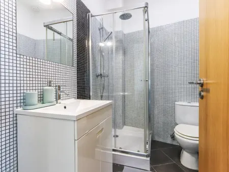 Superbe T1 à Lisbonne avec cuisine équipée, TV câblée, proche du centre et Campo de Ourique - Photo 7