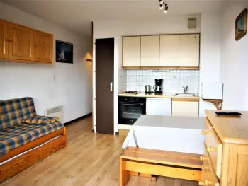 Appartement à Auris,Studio cabine fermée, 4 couchages, balcon ensoleillé, au pied des pistes - Auris en Oisans FR-1-297-306 N°901847