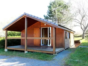 Gite à Treignat,Chalets indépendants en camping 2 étoiles avec terrasse – Idéal famille, activités et jeux pour enfants FR-1-489-405 N°857642