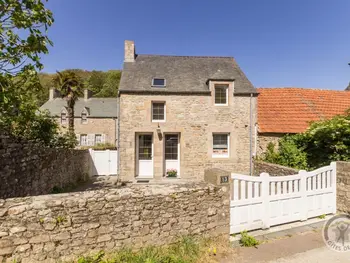 Gîte in Omonville la Rogue,Maison de charme avec cour privée, proche port et randonnées, équipements modernes, village pittoresque FR-1-362-936 N°857885