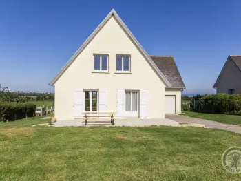 Gite à Gatteville le Phare,Grande maison avec vue sur l'étang et la mer, proche du Phare, jardin et terrasses, parking FR-1-362-939 N°857886