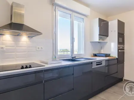 Grande maison avec vue sur l'étang et la mer, proche du Phare, jardin et terrasses, parking - Photo 2