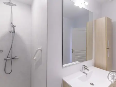 Grande maison avec vue sur l'étang et la mer, proche du Phare, jardin et terrasses, parking - Photo 9