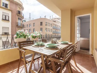 Appartement à Málaga, Appartement Lumineux 3 Chambres avec Terrasse au Cœur de Málaga - L902036