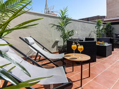 Appartement à Málaga, Penthouse rénové au cœur de Malaga, 1 chambre, balcon, clim, Wi-Fi, proche restaurants et bars - L902059