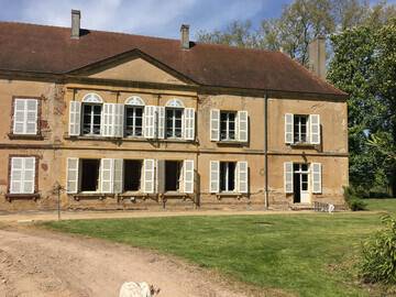 LA REGIE, Gite 6 personnes à Le Donjon FR-1-489-409