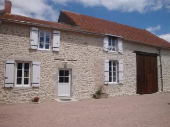 Gite à Saint Priest d'Andelot,Gîte rénové, draps inclus, terrasse, salle de jeux, poêle, WiFi, animaux OK, parking, campagne calme FR-1-489-410 N°857924