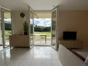 Appartement à Aix les Bains,Location RDC maison, jardin et terrasse à Aix-les-Bains, proche thermes et lac ! FR-1-555-9 N°902091