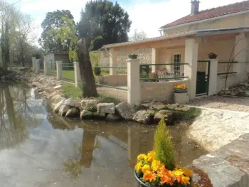 Gite à Saint Sulpice de Cognac,Charmante maison avec jardin privatif, proche des activités nature et des vignobles de Cognac FR-1-653-221 N°857932