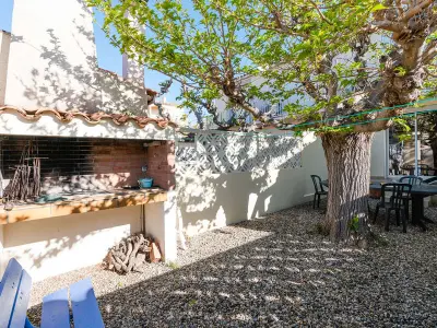 Villa à Fleury Saint Pierre la Mer, Charmant Pavillon Climatisé à 400m de la Plage avec Espace Extérieur et Parking - L858045