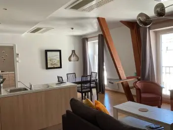 Appartement à Aix les Bains,Grand T2 de charme classé 3*** au cœur d'Aix-Les-Bains avec garage et proche Thermes FR-1-555-74 N°902131