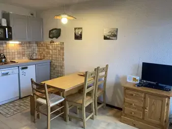 Appartement à Auris,Studio cabine 4 pers au pied des pistes à Auris en Oisans FR-1-297-324 N°902210