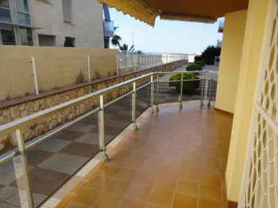 Appartement à Torredembarra, Appartement en bord de mer avec terrasse, piscine, parking et Wifi à Torredembarra - L902237