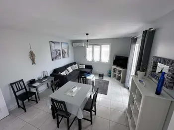 Appartement à Balaruc les Bains, Beau T3 avec terrasse, proche du centre, climatisé, à 10 min des Thermes - Balaruc-les-Bains - L902266