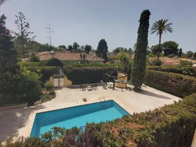 Appartement à Estepona, Appartement en bord de mer avec piscine, parking et terrasse à Estepona - L902562