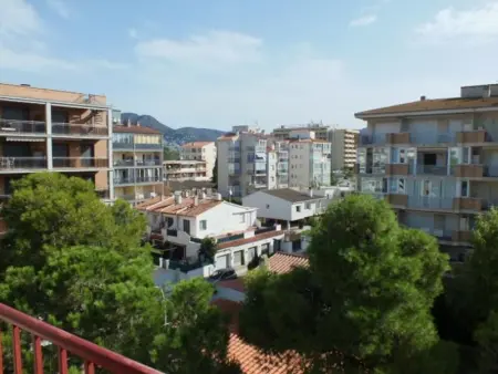 Appartement lumineux avec vue mer, balcon, parking, clim et cuisine équipée à Roses - Photo 1