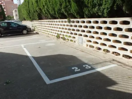 Appartement lumineux avec vue mer, balcon, parking, clim et cuisine équipée à Roses - Photo 3