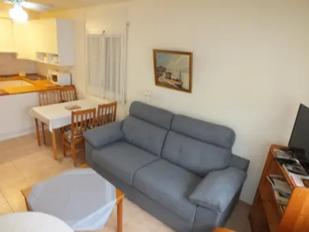 Appartement lumineux avec vue mer, balcon, parking, clim et cuisine équipée à Roses - Photo 6