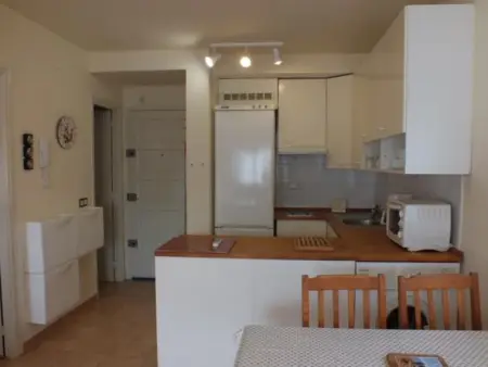 Appartement lumineux avec vue mer, balcon, parking, clim et cuisine équipée à Roses - Photo 10