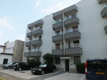 Bel appartement rénové pour 4 pers. avec parking privé à Roses - Photo 1